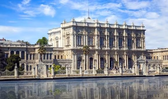 Dolmabahçe Sarayı
